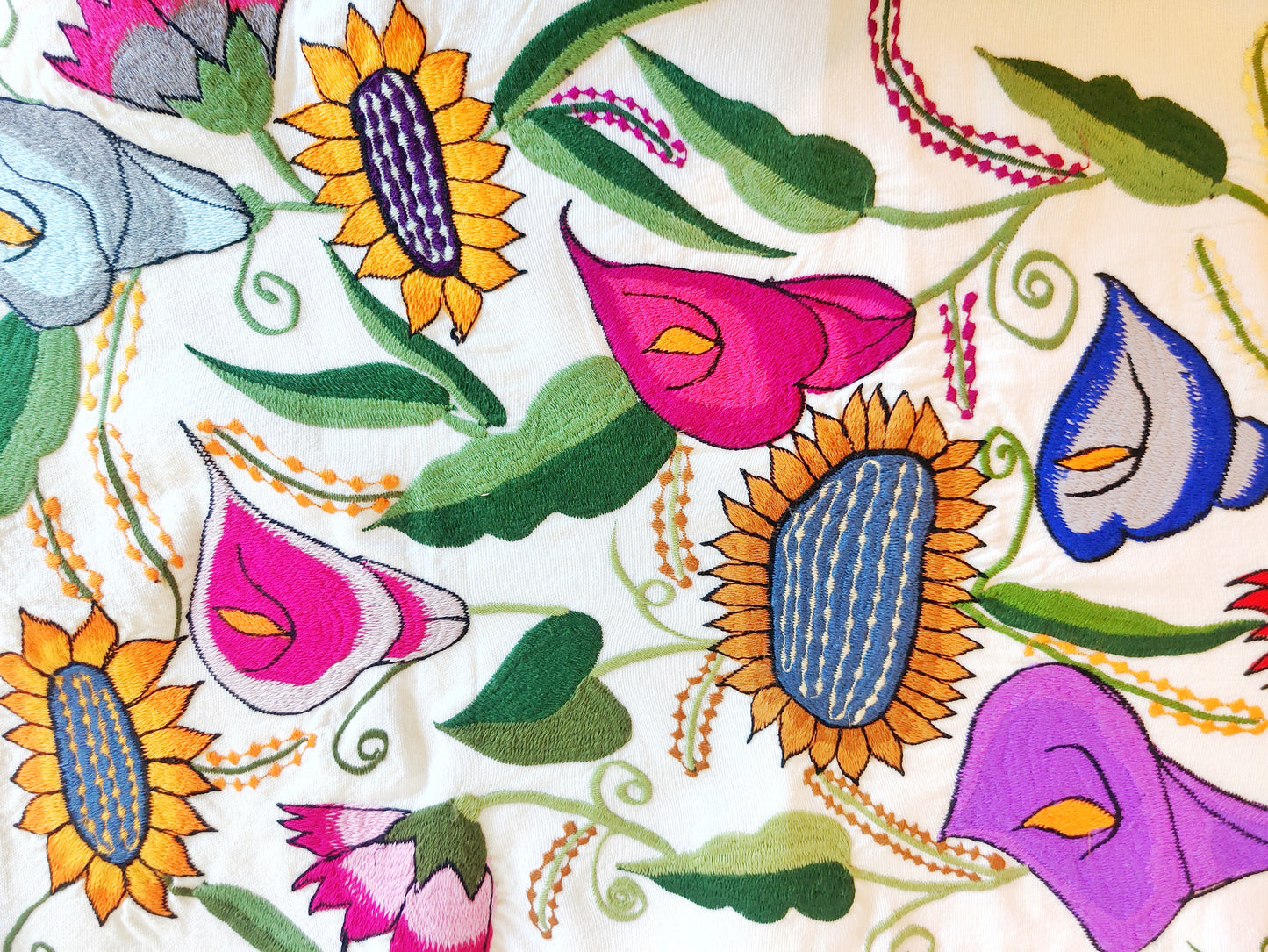 MEXICAN EMBROIDERED TABLE RUNNER
